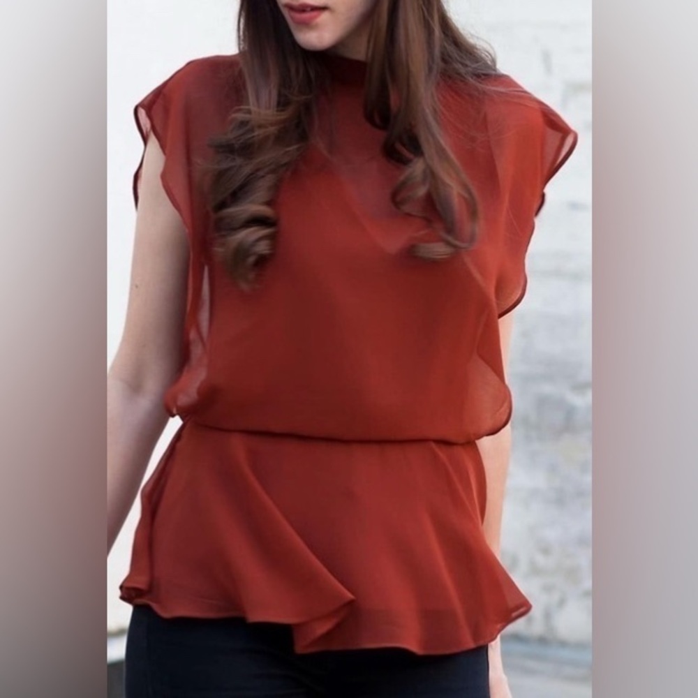 Line & Dot Chiffon Sleeveless Blouse